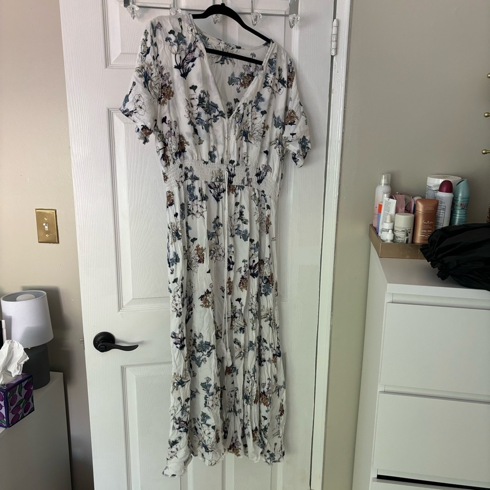 Floral Maxi Dress (fits ~ size 16)
